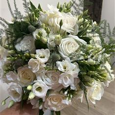Hollie Brides handtied bouquet