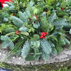 Christmas grave posy